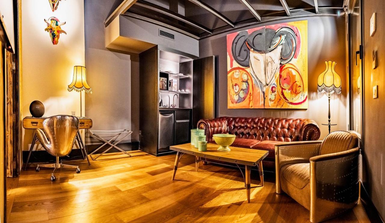 Hotel Lobby Севиля Екстериор снимка Interior of a typical apartment