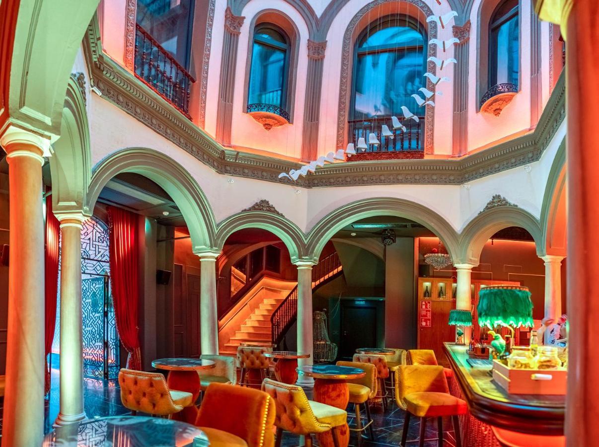 Hotel Lobby Севиля Екстериор снимка The interior of the nightclub