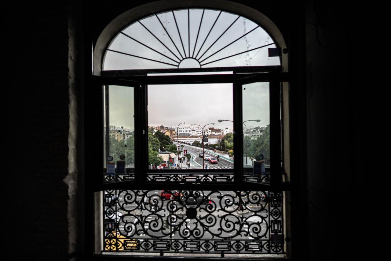 Hotel Lobby Севиля Екстериор снимка View from the window of the palace