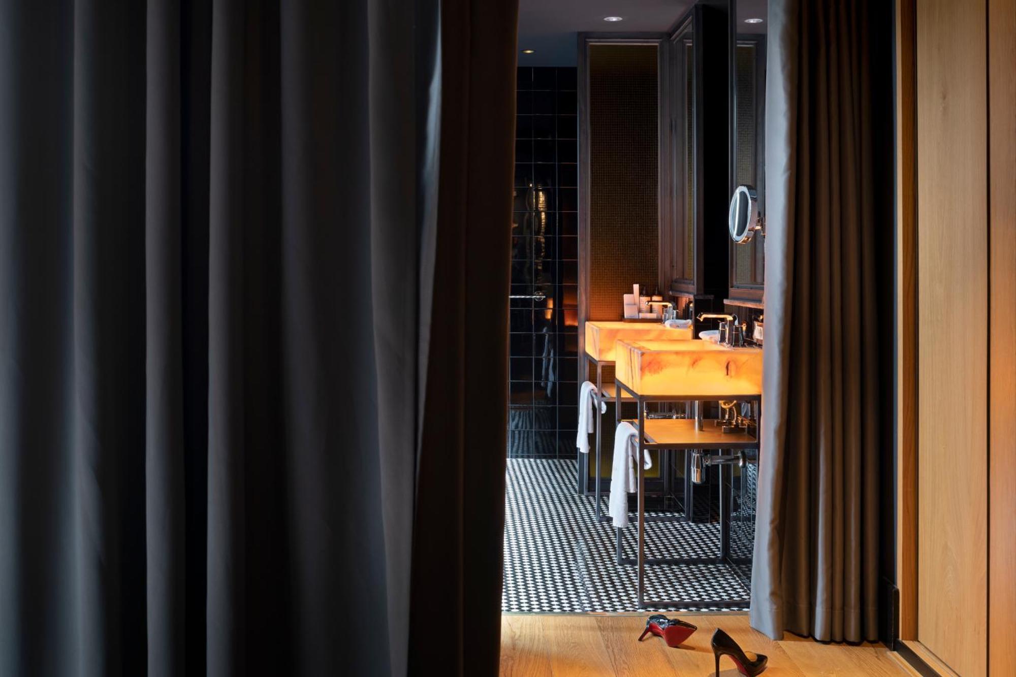 Hotel Lobby Севиля Екстериор снимка Bathroom