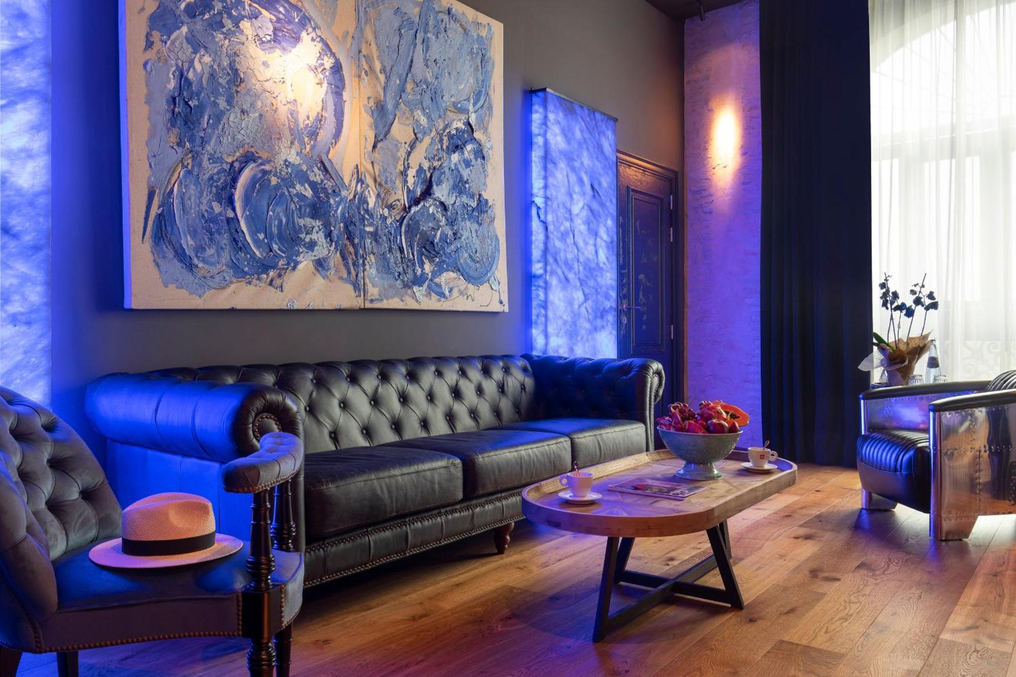Hotel Lobby Севиля Екстериор снимка