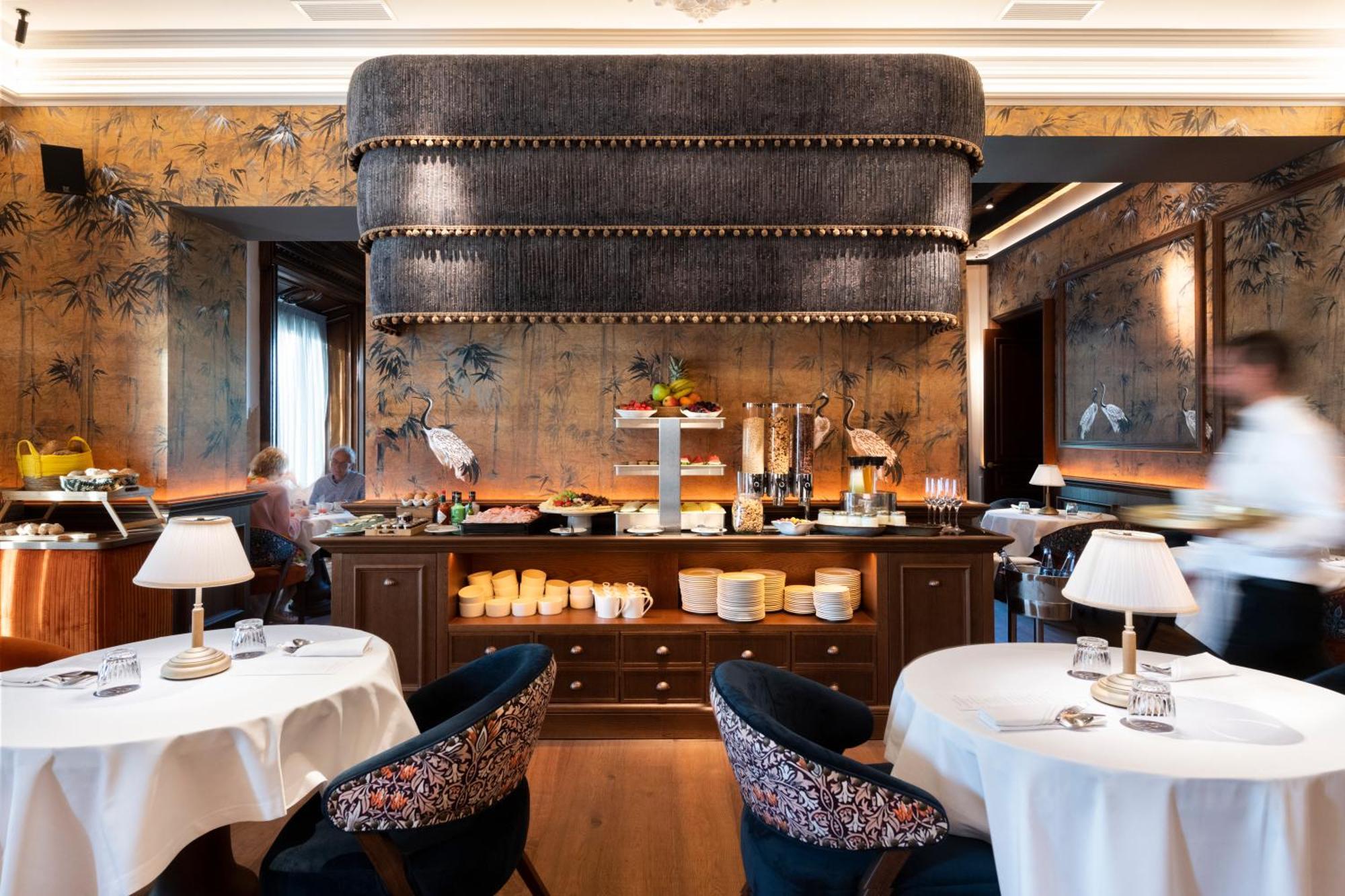 Hotel Lobby Севиля Екстериор снимка The restaurant in 2019