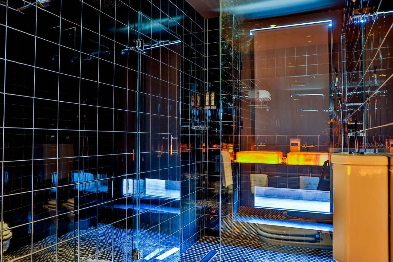 Hotel Lobby Севиля Екстериор снимка Bathroom