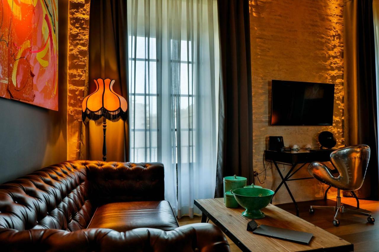 Hotel Lobby Севиля Екстериор снимка A living room in a typical apartment